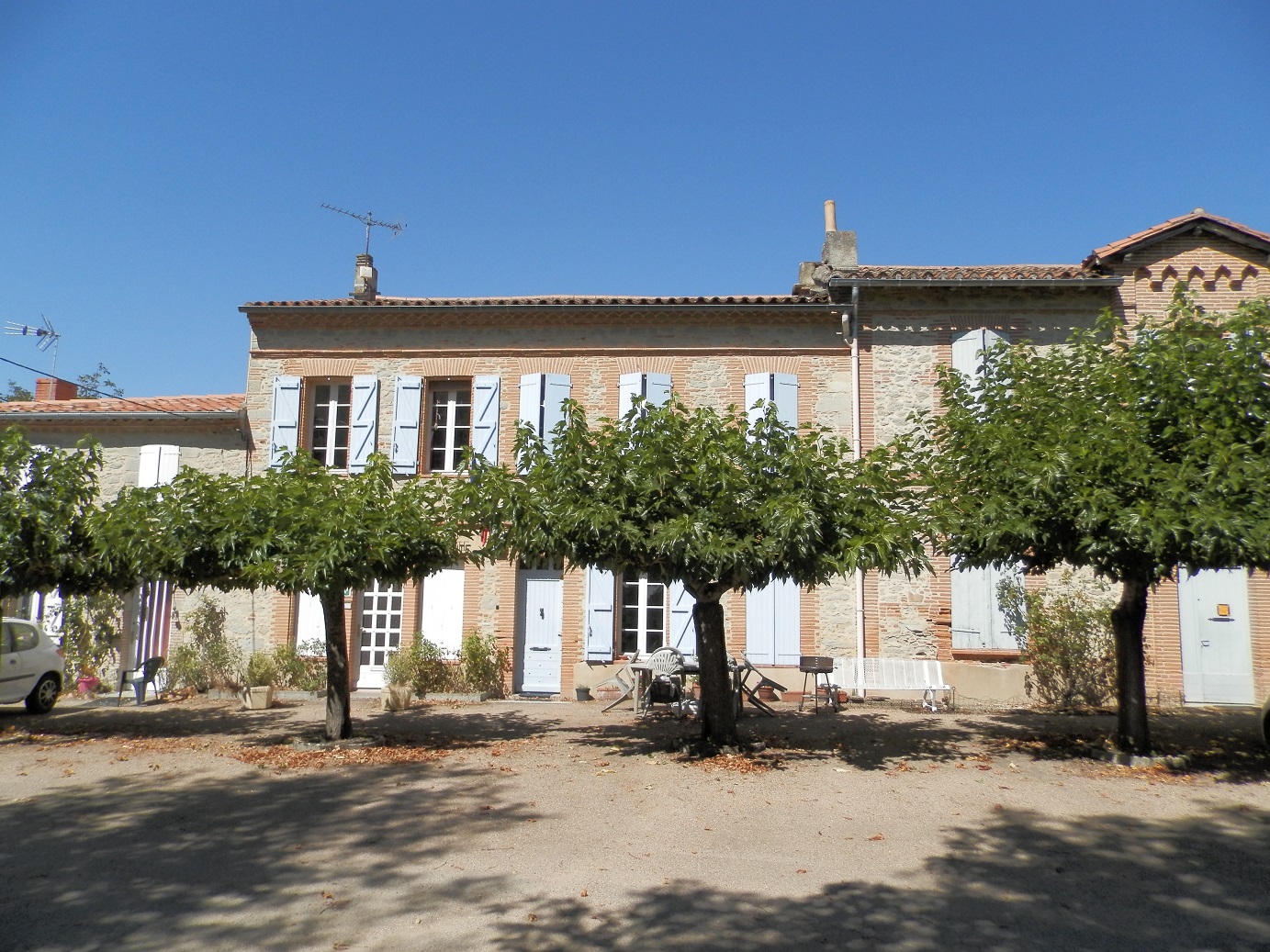 VILLENEUVE-LES-LAVAUR